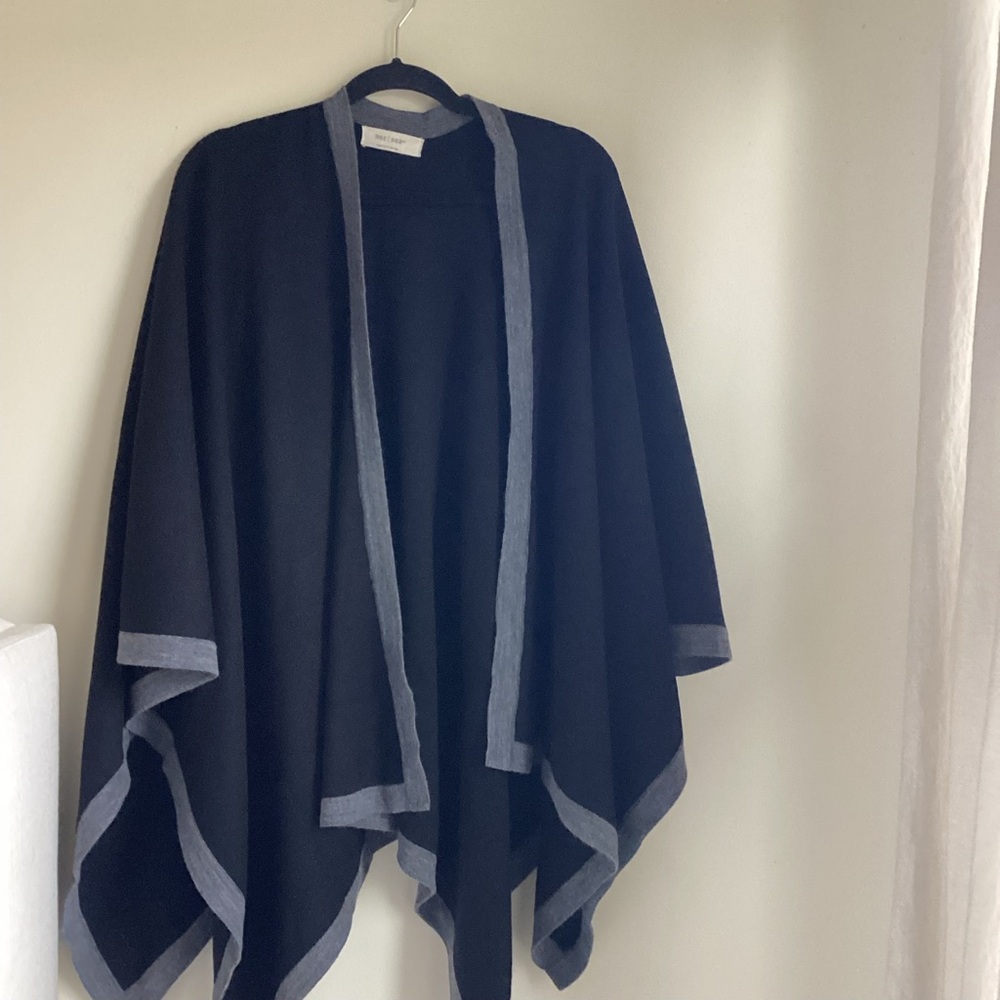 Mersea Travel Wrap Cape One Size Black with Gray Trim Knit Shawl
